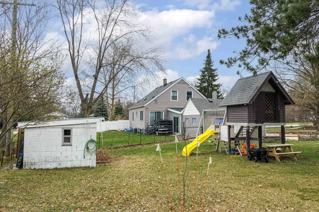 904 60th Street SE Gaines Charter Township MI 49508