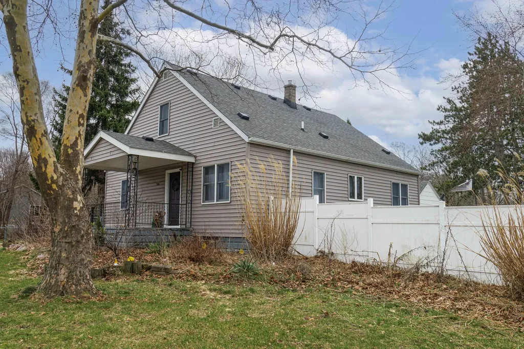 904 60th Street SE Gaines Charter Township MI 49508