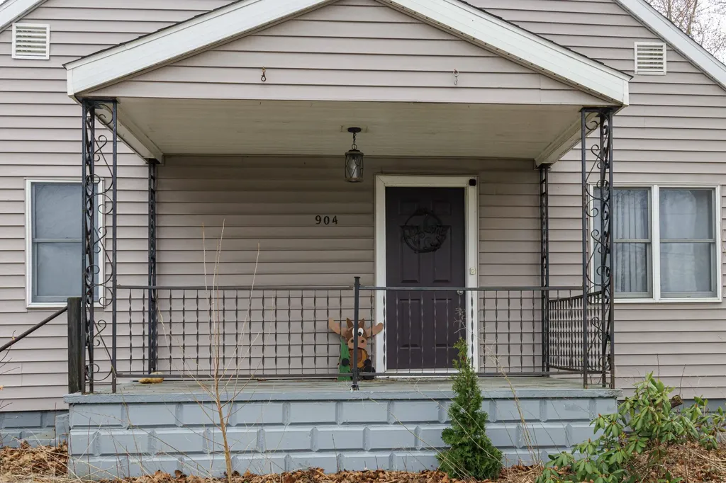 904 60th Street SE Gaines Charter Township MI 49508