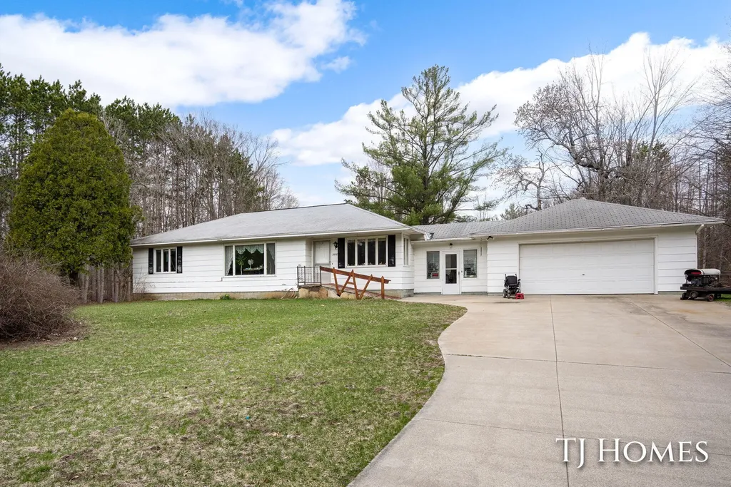 5818 E Sternberg Road Sullivan Township MI 49415