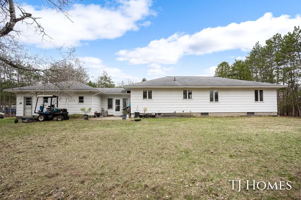 5818 E Sternberg Road Sullivan Township MI 49415