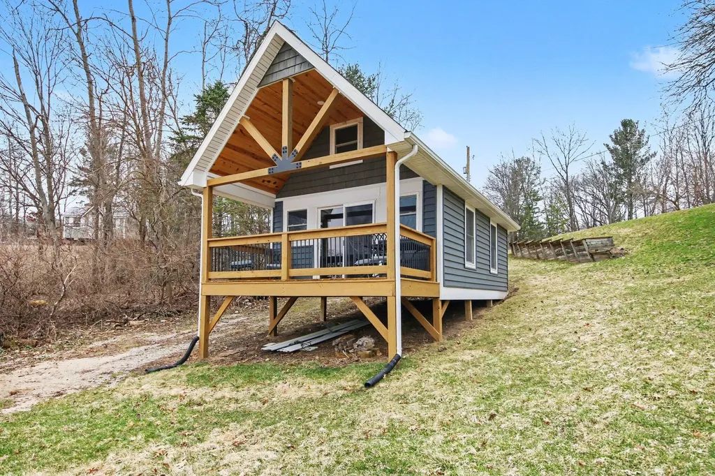 3783 Holiday Drive Montcalm Township MI 48838