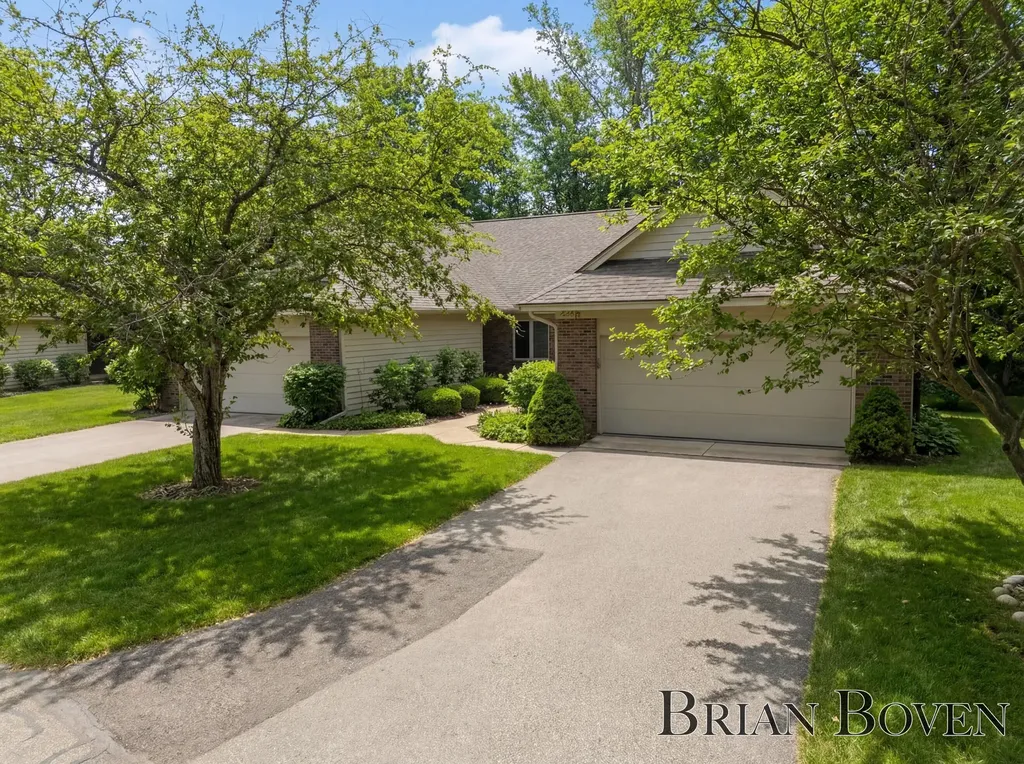 6957 Pinehurst Lane NE Cannon Township MI 49341