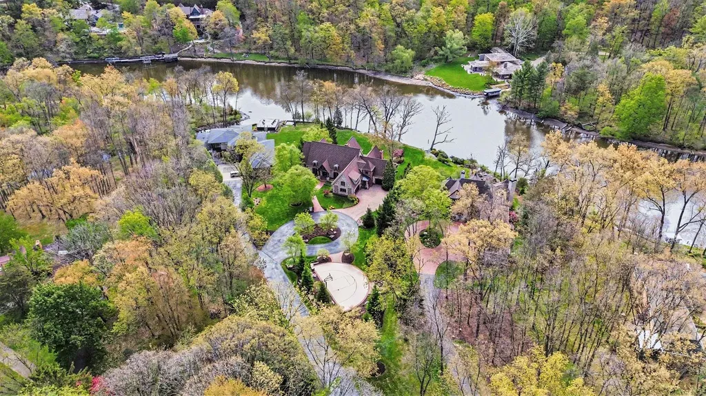 7428 Biscayne Way SE Cascade Charter Township MI 49546