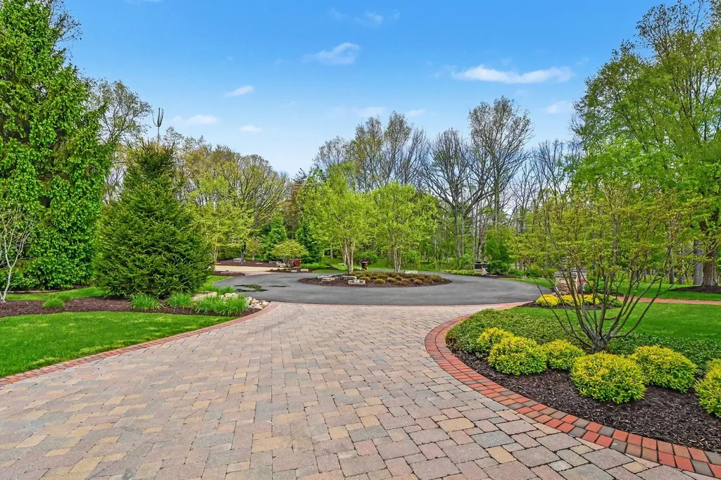 7428 Biscayne Way SE Cascade Charter Township MI 49546