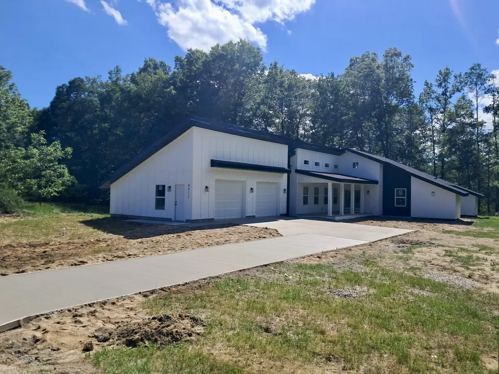 8411 Peninsula Drive W Morton Township MI 49346