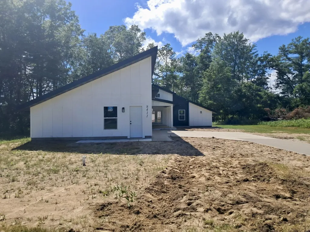 8411 Peninsula Drive W Morton Township MI 49346