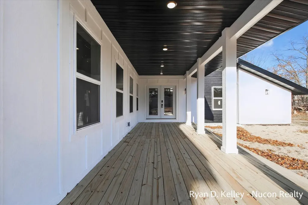 8411 Peninsula Drive W Morton Township MI 49346