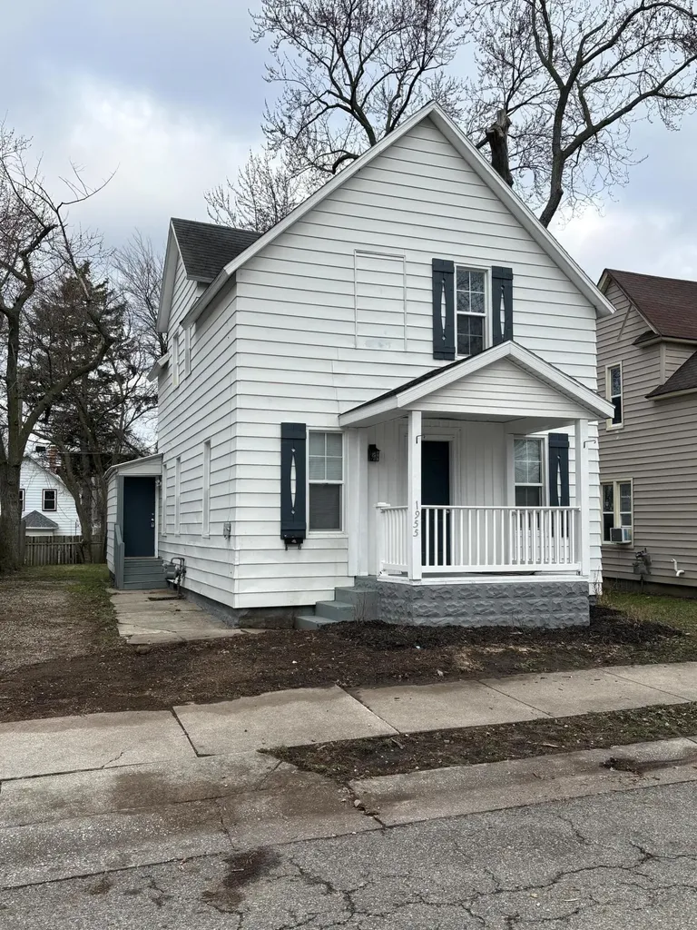 1955 Hendricks Avenue SW Wyoming City MI 49509