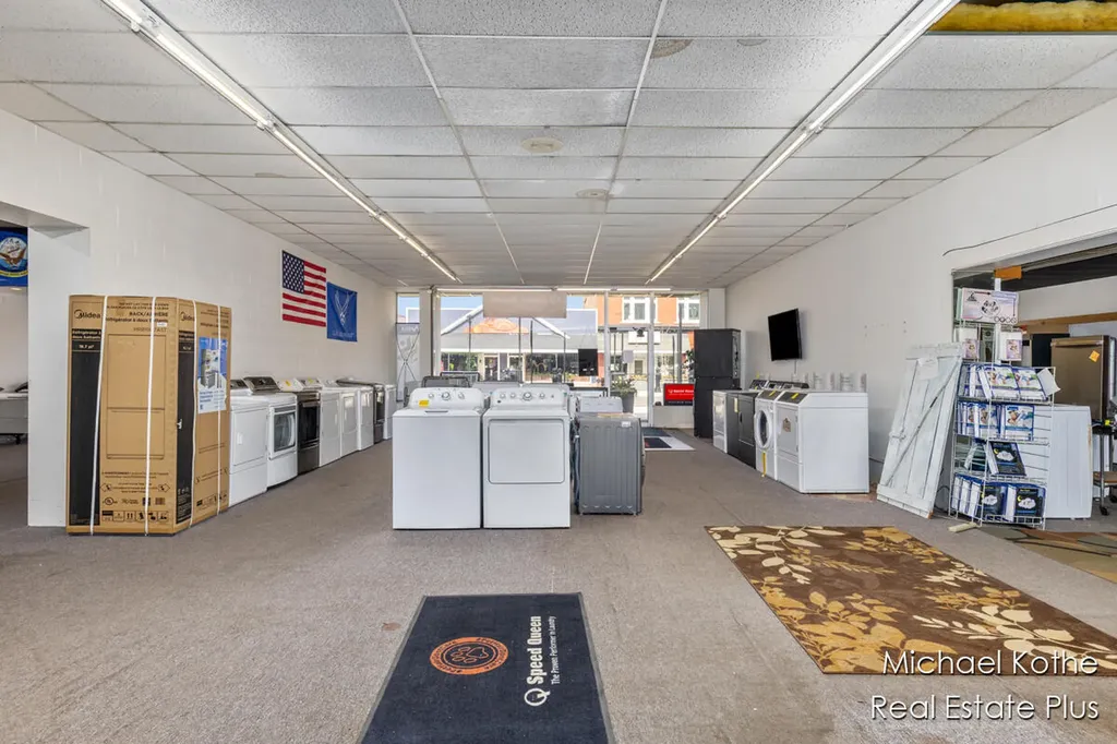 130 & 134 W State Street Hastings City MI 49058