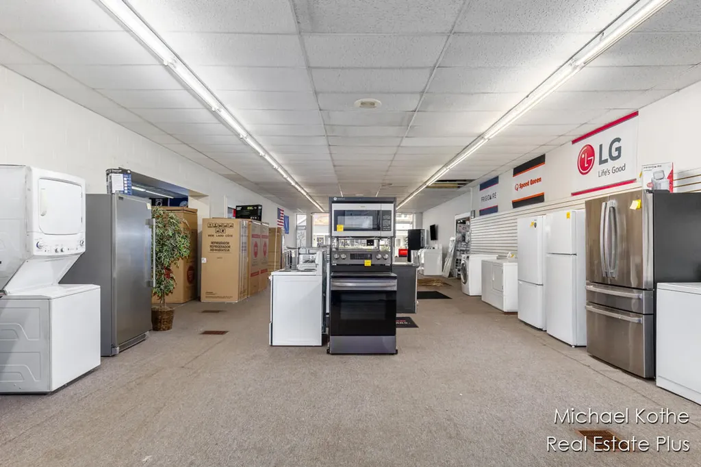130 & 134 W State Street Hastings City MI 49058
