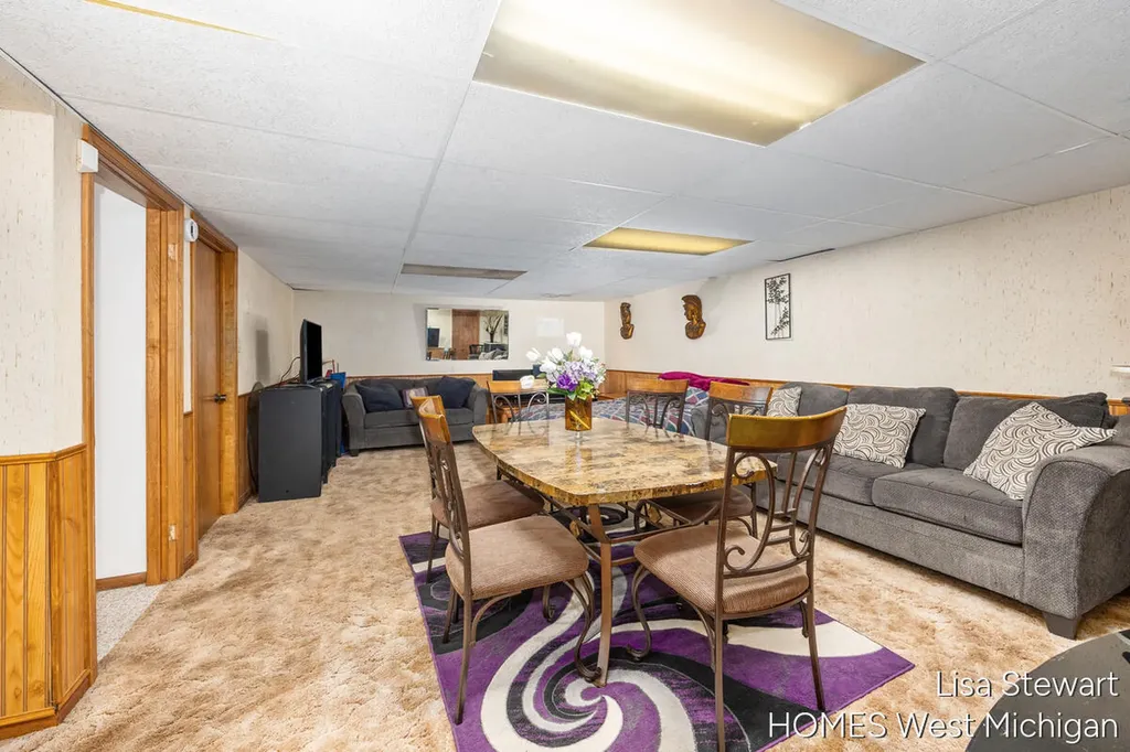 5951 Leisure South Drive SE Kentwood City MI 49548