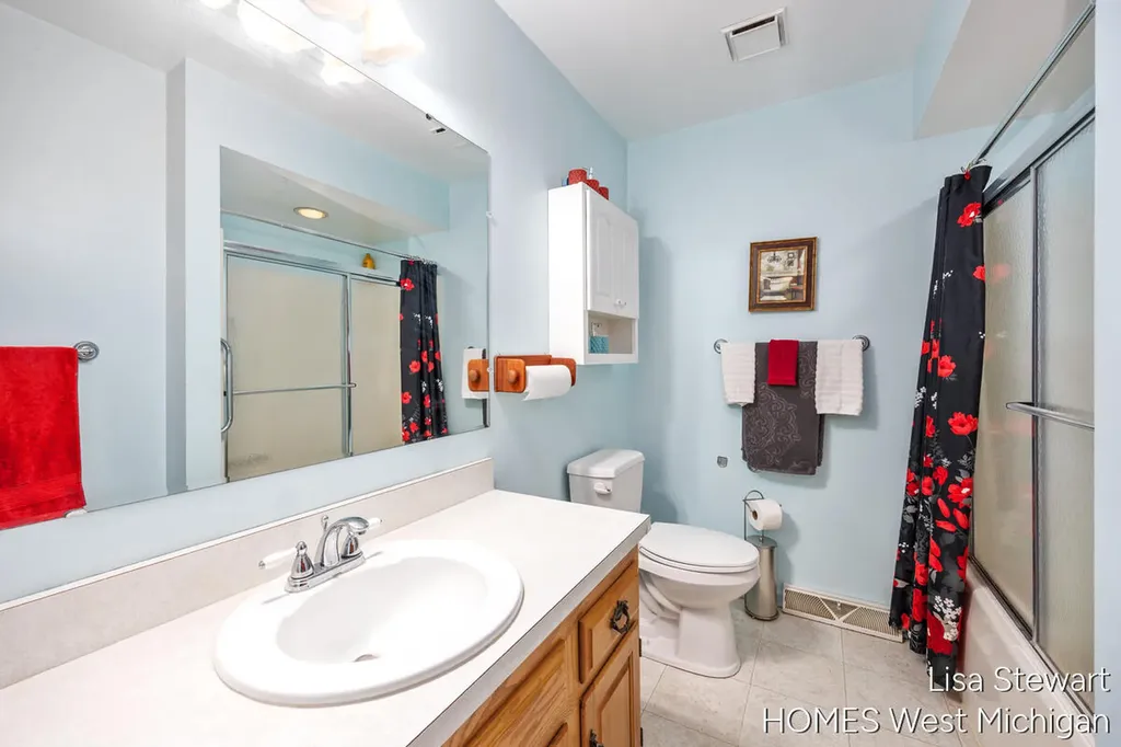 5951 Leisure South Drive SE Kentwood City MI 49548