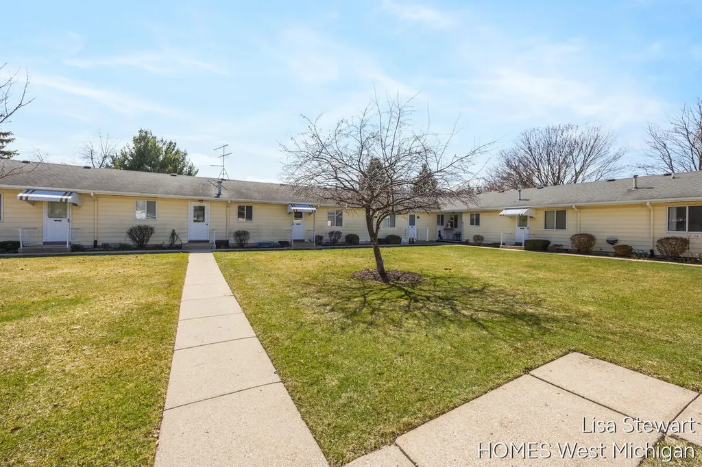 5951 Leisure South Drive SE Kentwood City MI 49548