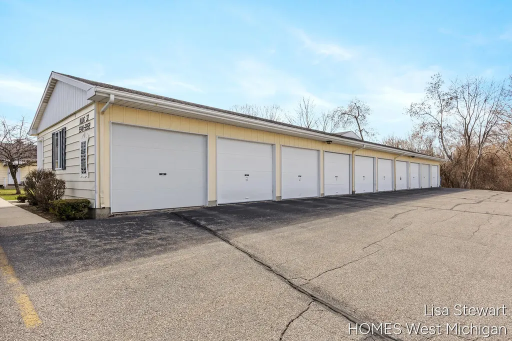 5951 Leisure South Drive SE Kentwood City MI 49548