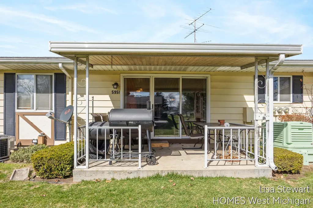 5951 Leisure South Drive SE Kentwood City MI 49548