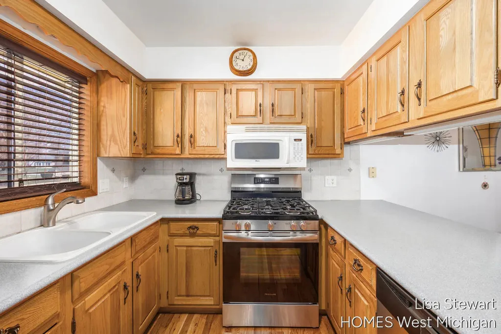 5951 Leisure South Drive SE Kentwood City MI 49548