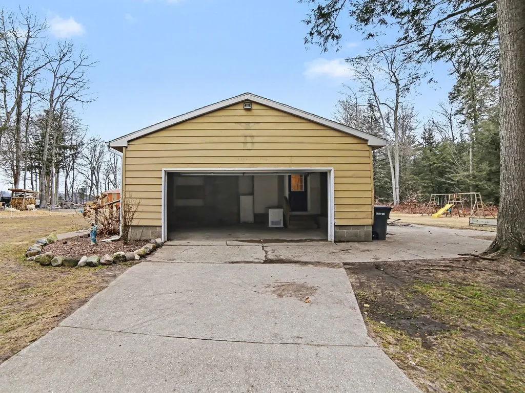 8590 W Thomas Road Benona Township MI 49455