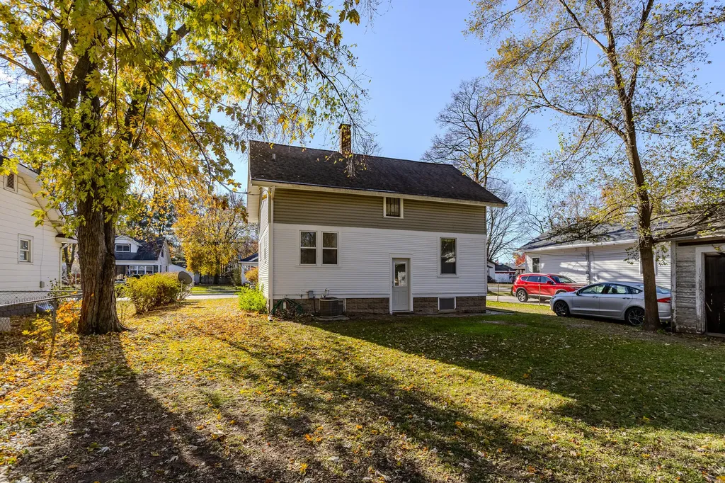307 Ridgewood Street SE Kentwood City MI 49548
