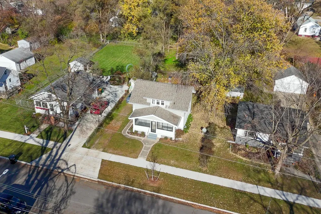 307 Ridgewood Street SE Kentwood City MI 49548