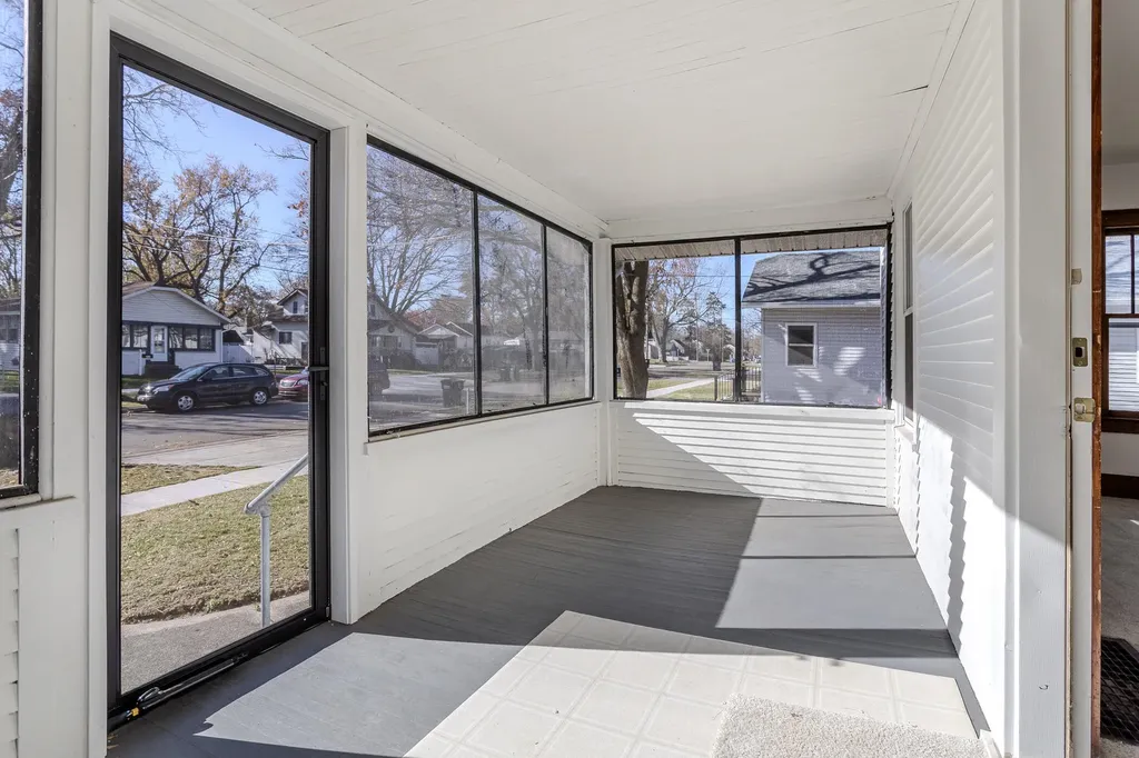 307 Ridgewood Street SE Kentwood City MI 49548
