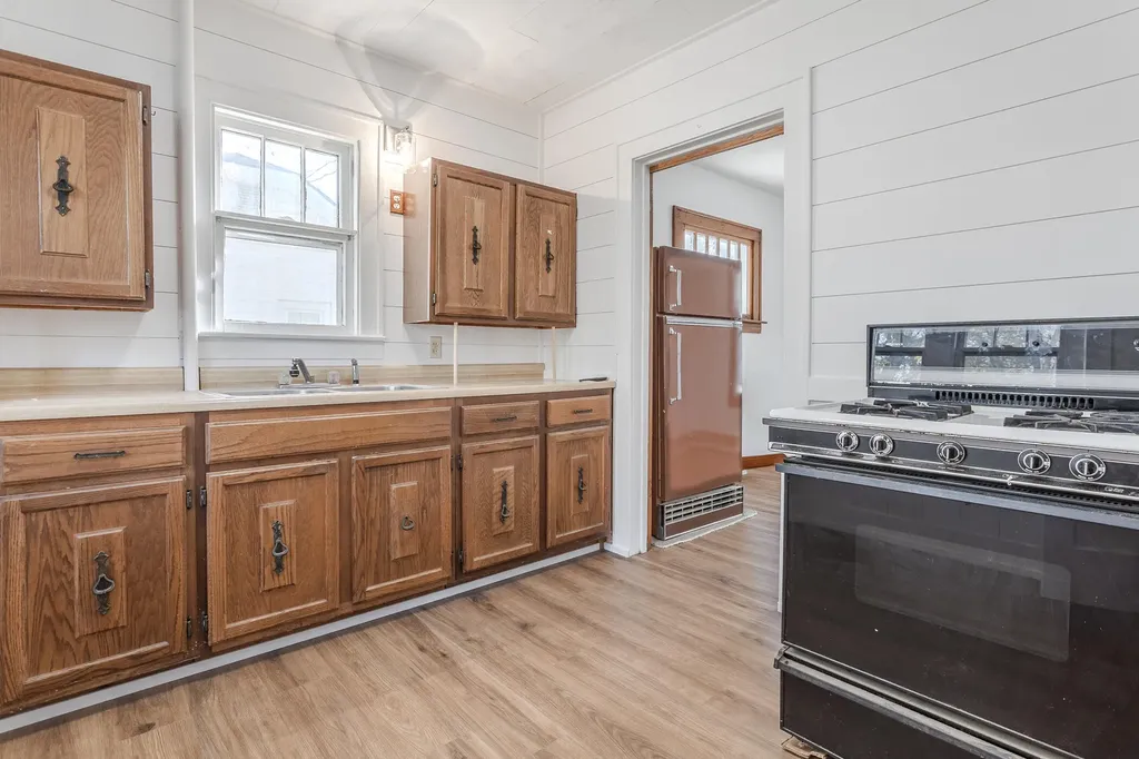 307 Ridgewood Street SE Kentwood City MI 49548