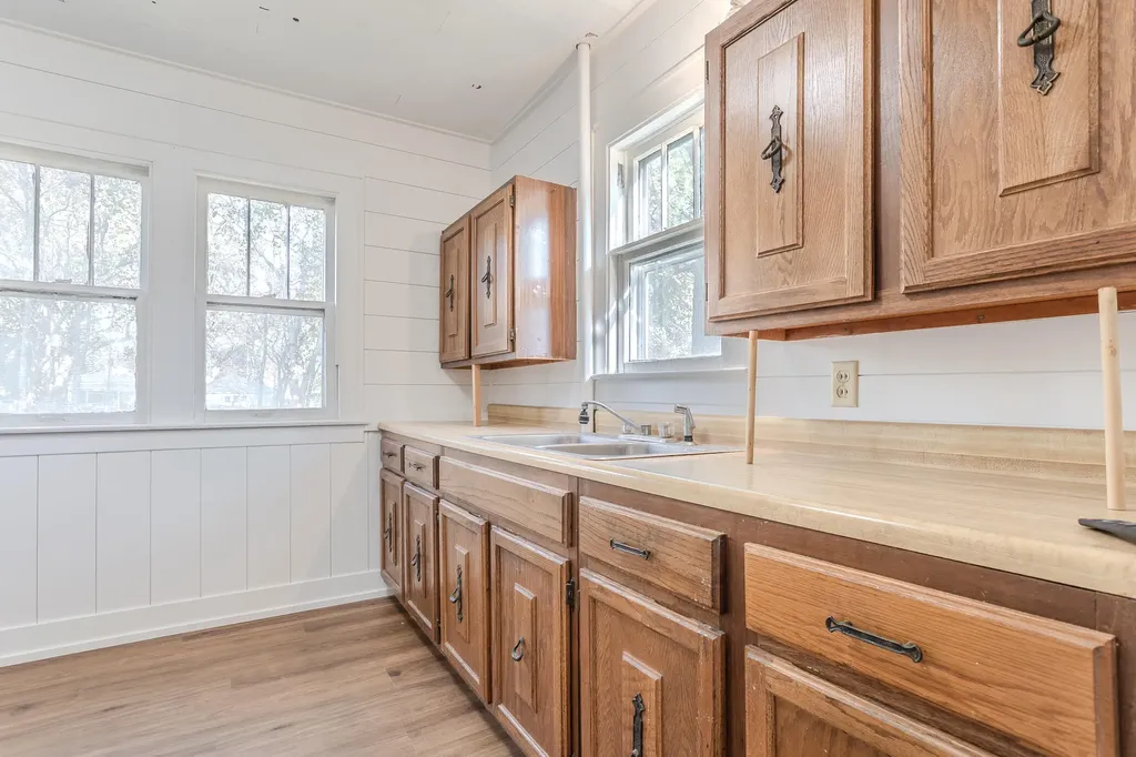 307 Ridgewood Street SE Kentwood City MI 49548