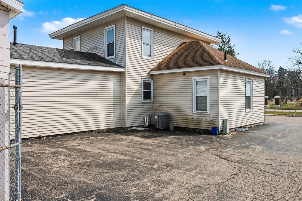 314 & 316 Western Avenue Allegan City MI 49010