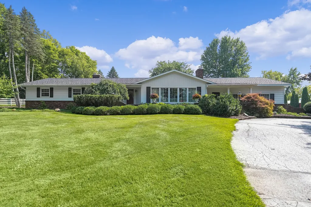 1810 E Mill Street Hastings Charter Township MI 49058