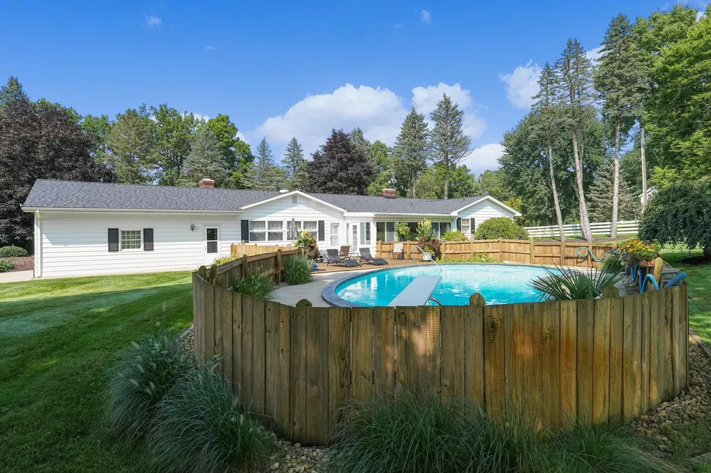 1810 E Mill Street Hastings Charter Township MI 49058