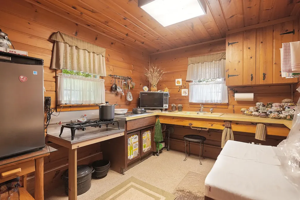 1810 E Mill Street Hastings Charter Township MI 49058