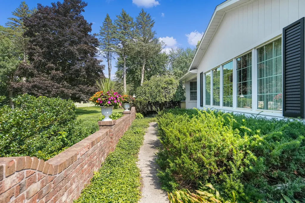 1810 E Mill Street Hastings Charter Township MI 49058
