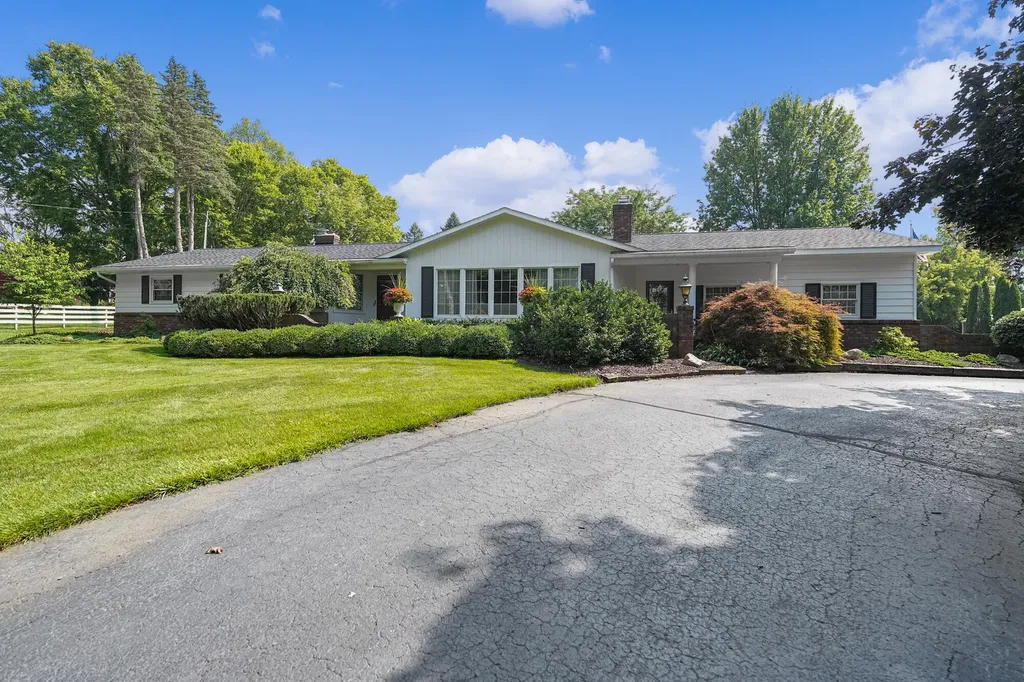 1810 E Mill Street Hastings Charter Township MI 49058