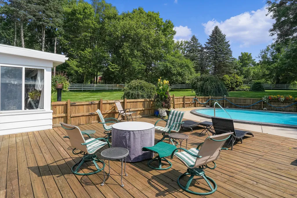 1810 E Mill Street Hastings Charter Township MI 49058