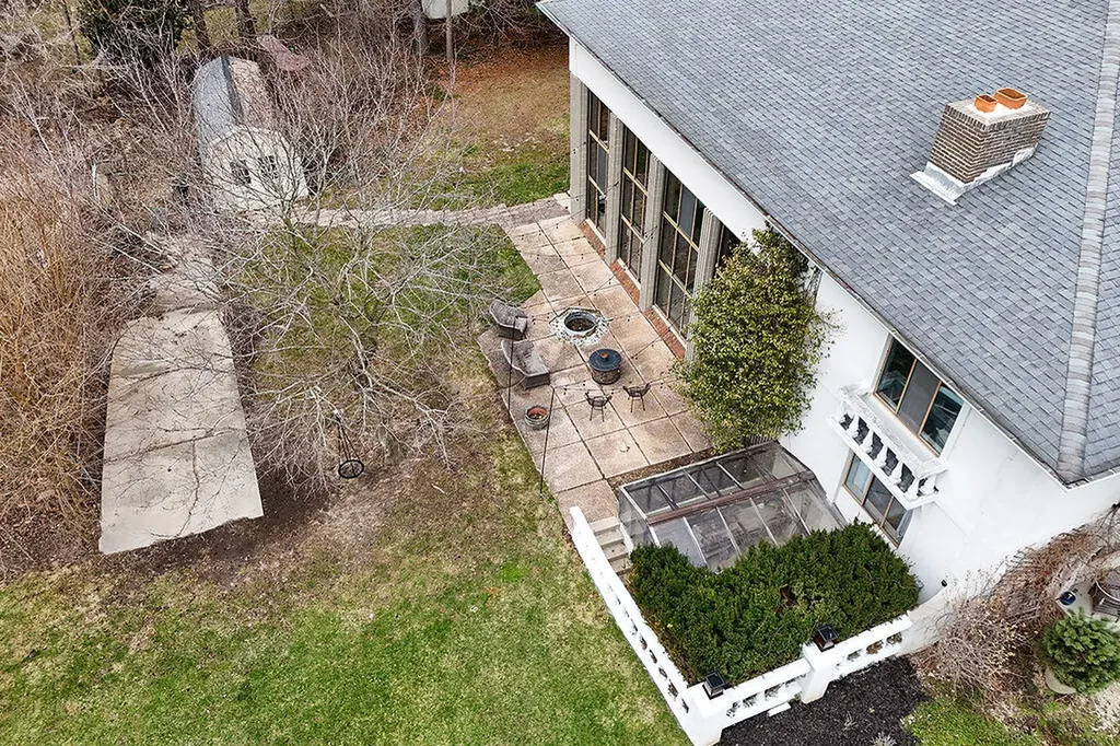 1217 El Camino Drive NW Grand Rapids City MI 49504