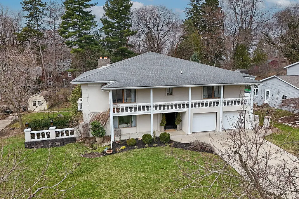 1217 El Camino Drive NW Grand Rapids City MI 49504