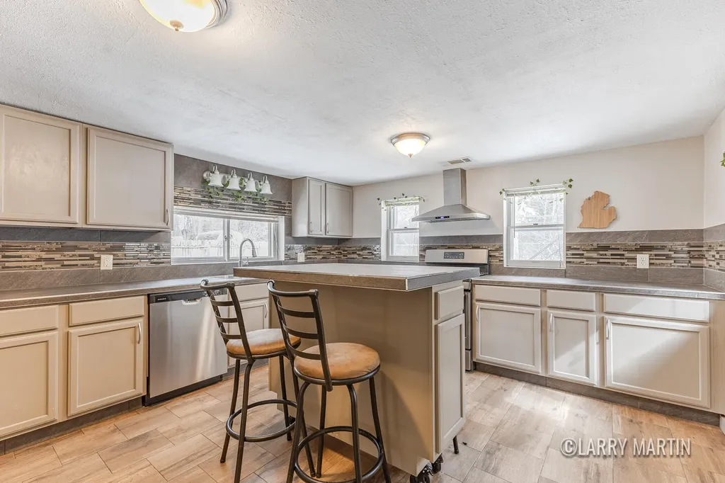 2052 Woodward Street Muskegon Charter Township MI 49442