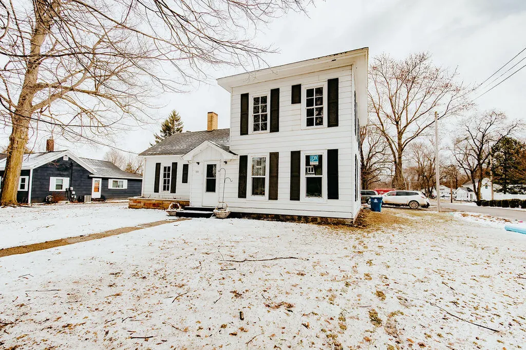233 S Oak Street Unknown City MI 48884