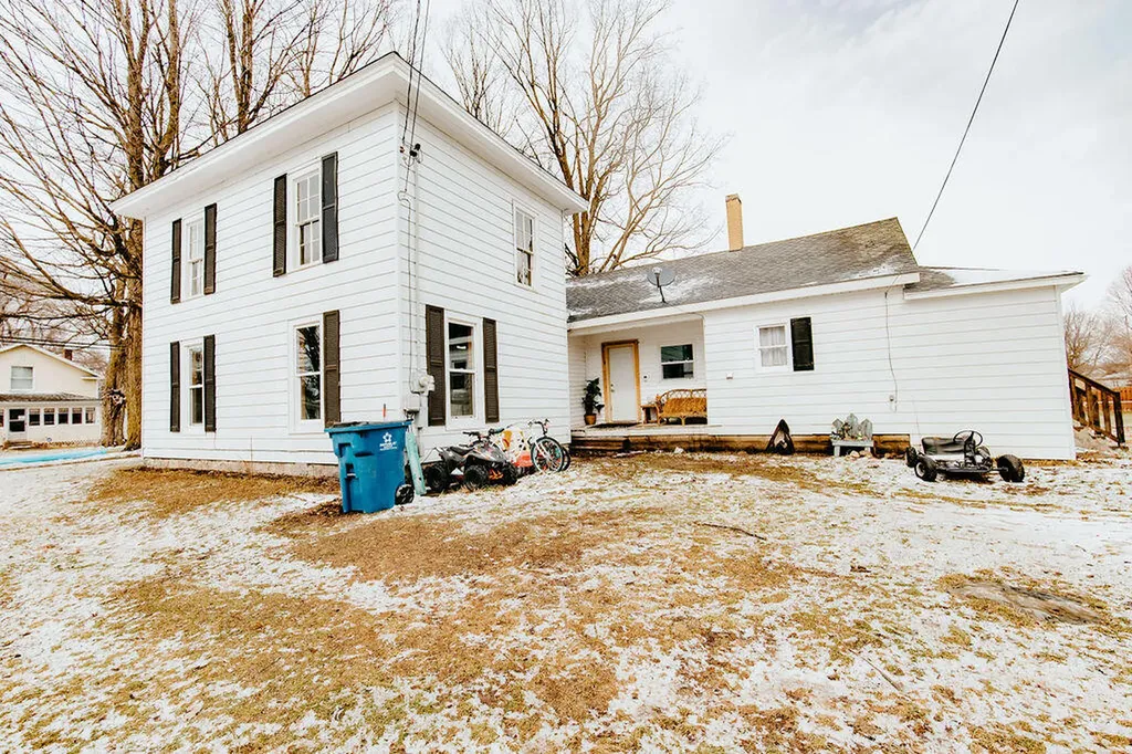 233 S Oak Street Unknown City MI 48884