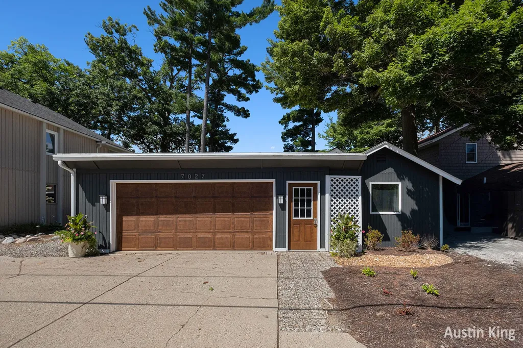 7027 Goldenrod Avenue NE Cannon Township MI 49341