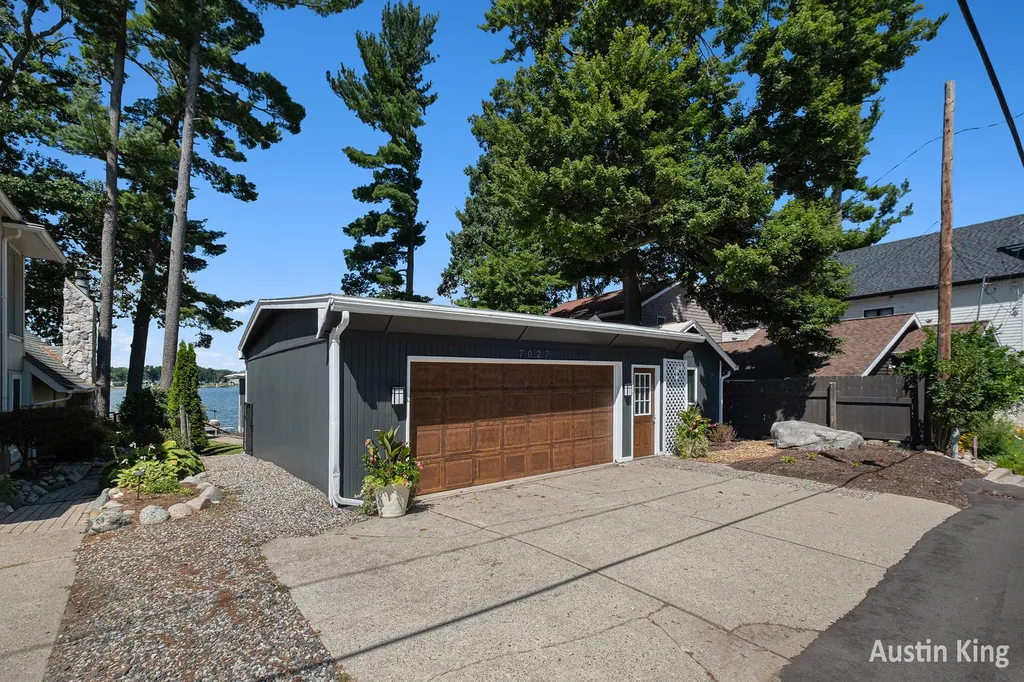 7027 Goldenrod Avenue NE Cannon Township MI 49341