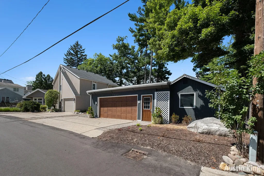 7027 Goldenrod Avenue NE Cannon Township MI 49341