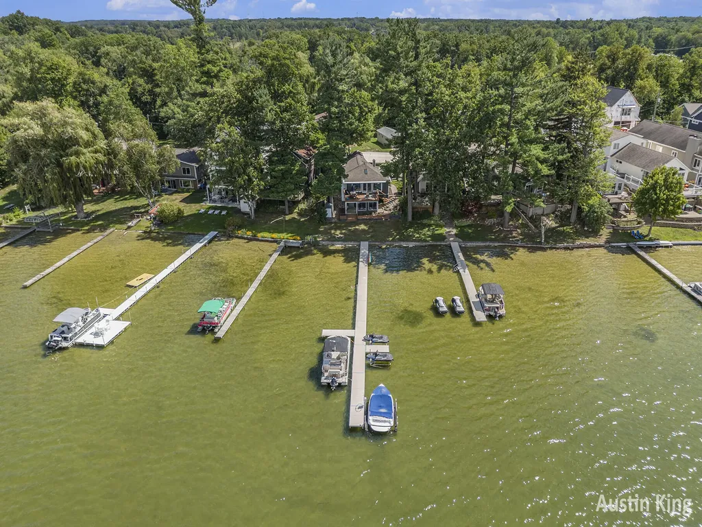7027 Goldenrod Avenue NE Cannon Township MI 49341