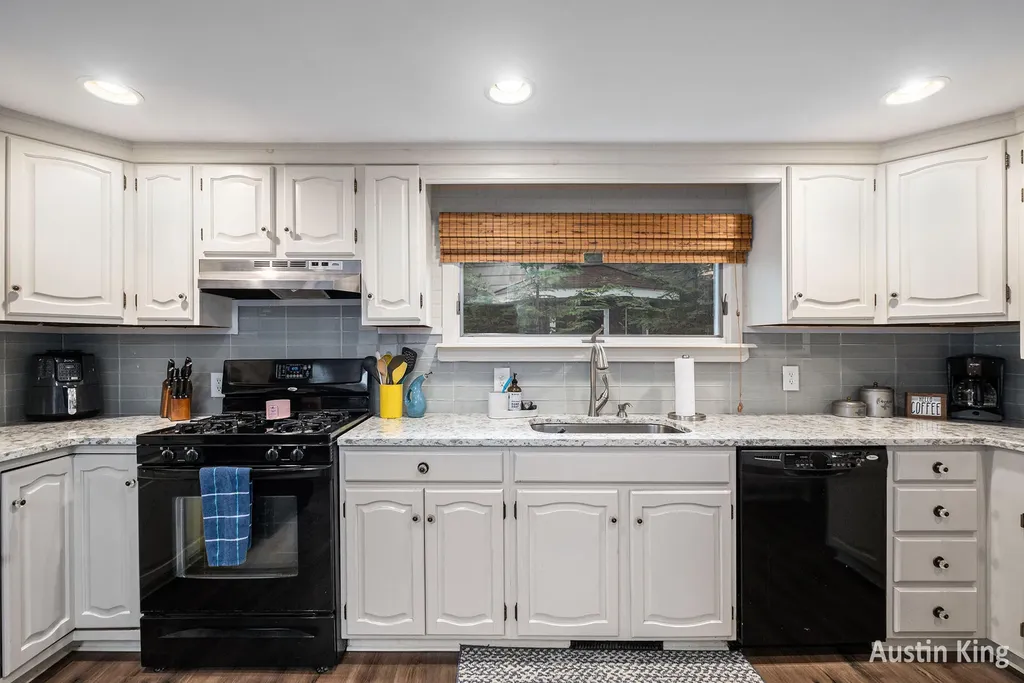 7027 Goldenrod Avenue NE Cannon Township MI 49341
