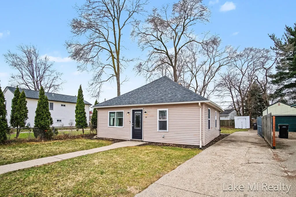 3809 Jefferson Avenue SE Wyoming City MI 49548