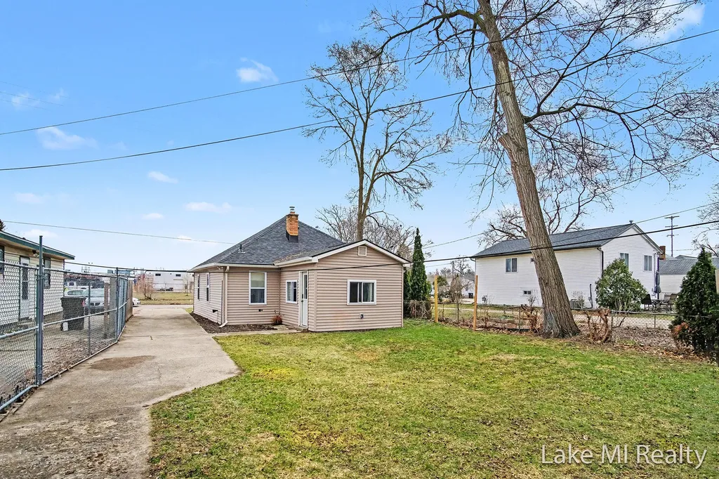 3809 Jefferson Avenue SE Wyoming City MI 49548
