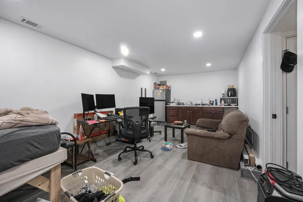 648 Lafayette Avenue NE Grand Rapids City MI 49503