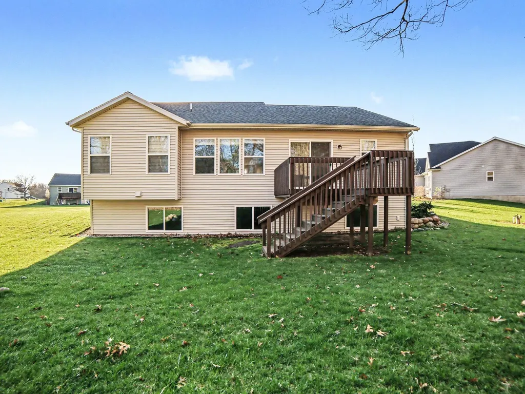 2041 Juniper Circle Muskegon Charter Township MI 49445