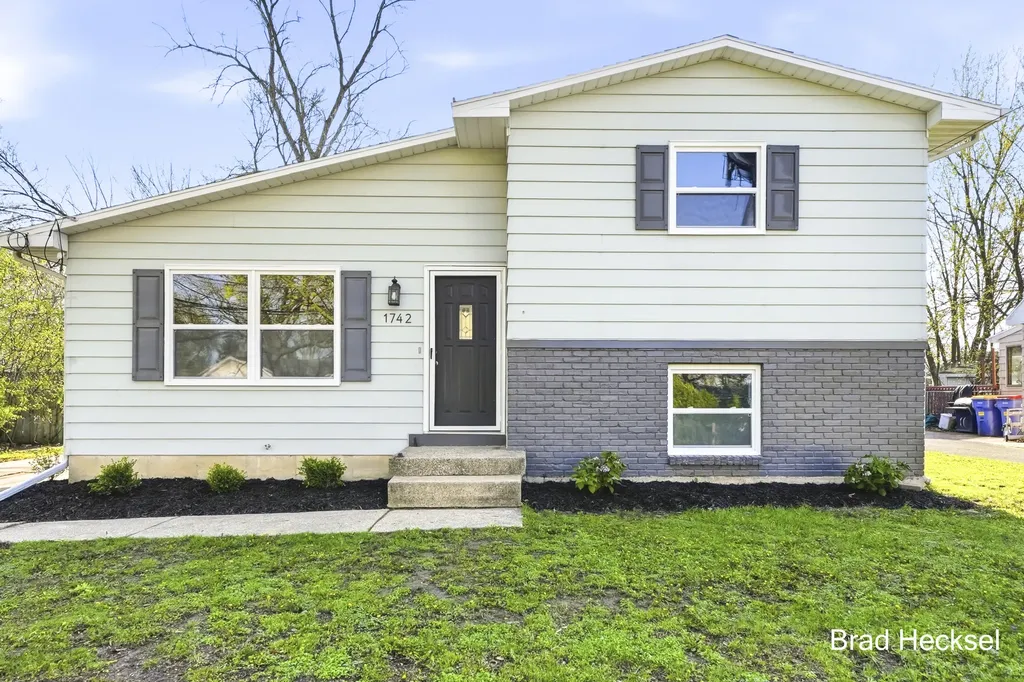1742 Woodlawn Avenue SE Grand Rapids City MI 49506