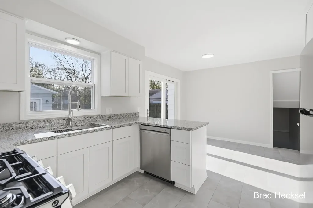 1742 Woodlawn Avenue SE Grand Rapids City MI 49506